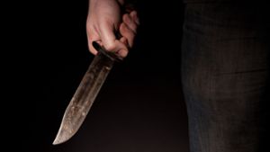 Mann in Gemeinschaftsunterkunft bei Messerangriff schwer verletzt