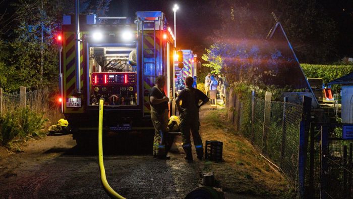 Brand in Ilmenau: Gartenhütte in meterhohen Flammen