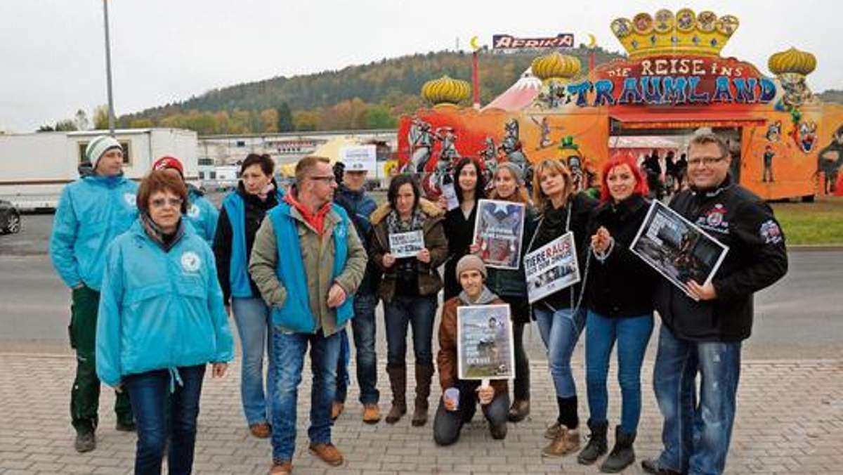 Hildburghausen: Vor dem Zirkus: Protest gegen Wildtierhaltung