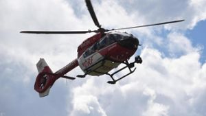 35-Jähriger fliegt in Oberleitung: lebensgefährlich verletzt