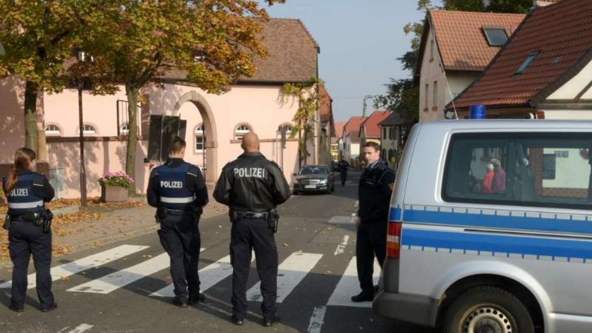 Thüringen: Polizei durchsucht mehrere Gebäude: Greizer Stadtrat festgenommen