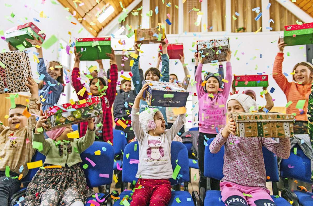 So sieht echte Freude aus:   Jubelnde Kinder mit ihren Weihnachtspaketen  der Aktion Weihnachten im Schuhkarton. Foto: Samaritans Purse/acie Smeltzer