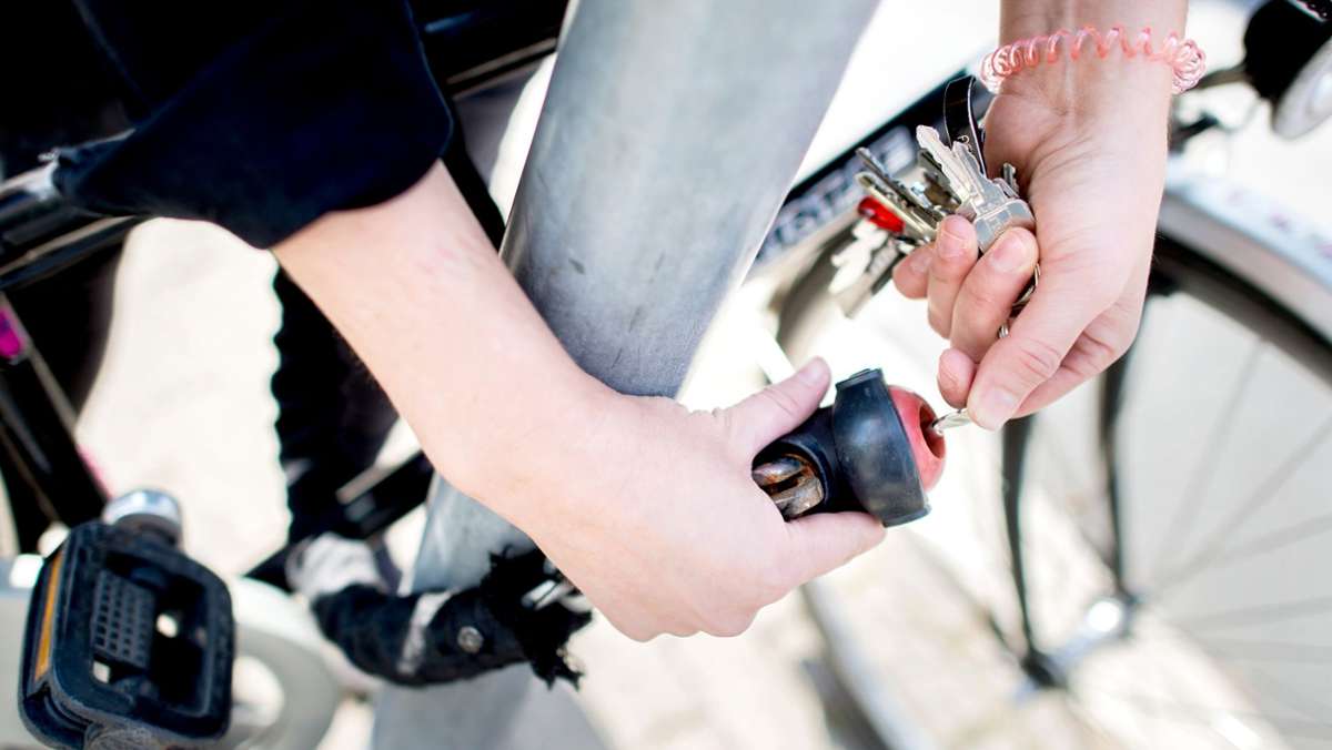 Drumherum geklaut: Diebe schlachten angeschlossenes E-Bike aus