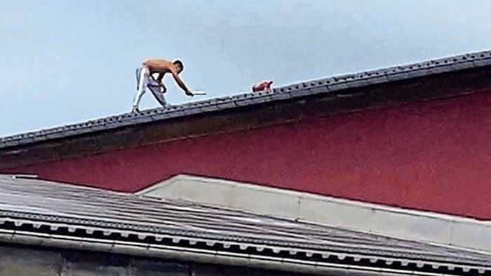 Polizeieinsatz: Randalierer auf dem Dach