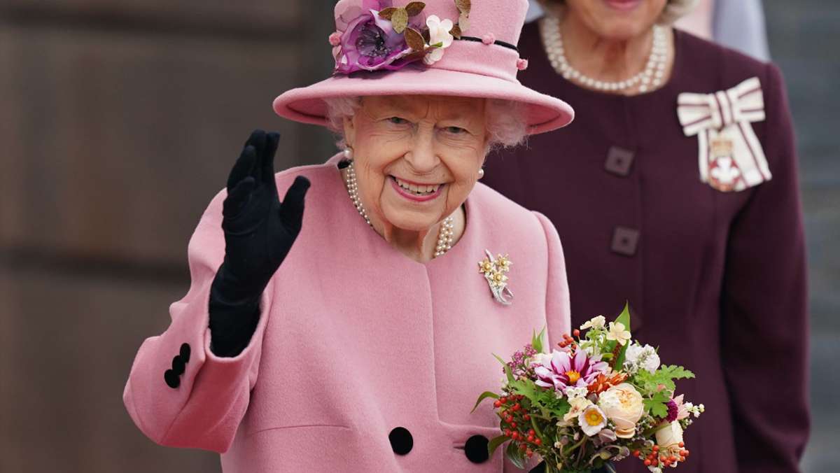Neue Sorge um die Queen: Elizabeth II. vorübergehend im Krankenhaus