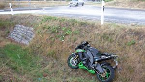 Motorrad rutscht weg - 70-Jähriger verletzt sich