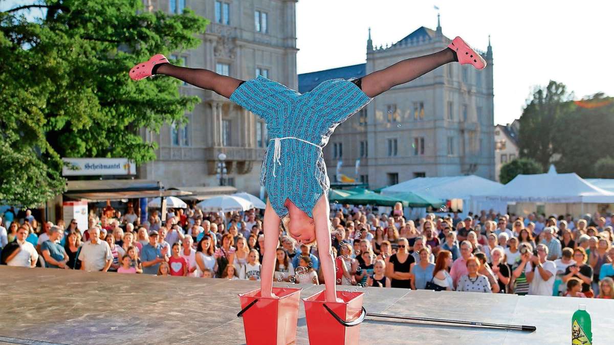 Nachbar-Regionen: Tanz, Musik und Modetrends auf dem Coburger Schlossplatz