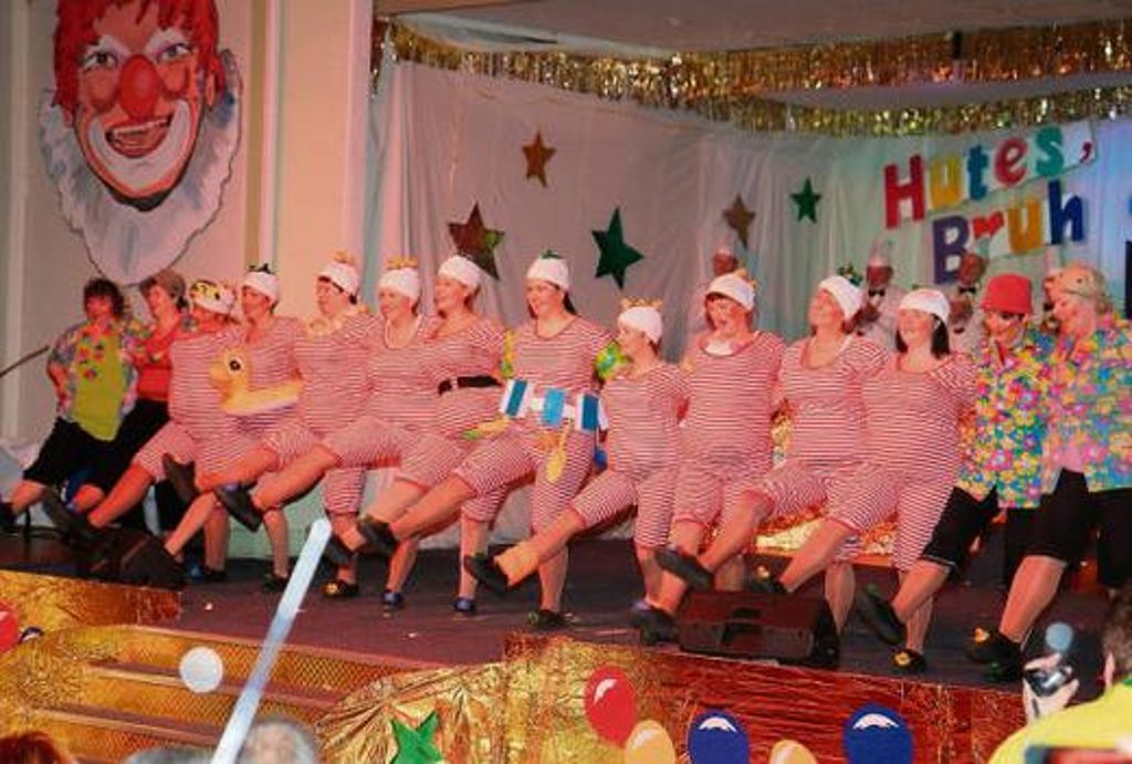 Für Stimmung bei "Hütes & Brüh" sorgen in bewährter Weise ebenfalls die tanzenden Ikalla-Damen. Foto: Ikalla