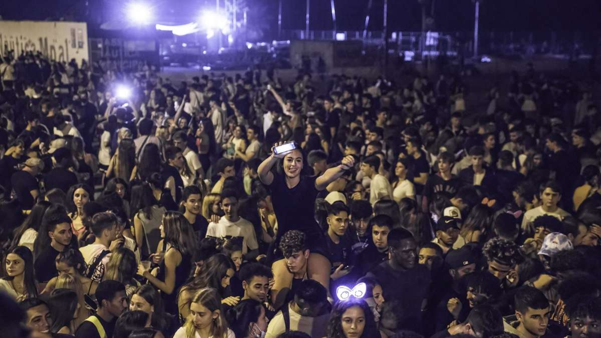 Barcelona: Riesenpartys mit 40.000 Teilnehmern und Randale