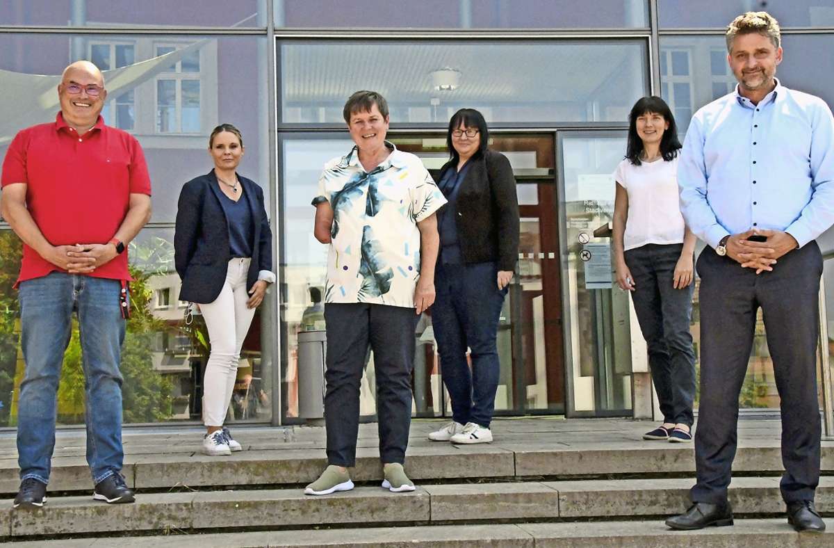 Henrik Fröhlich, Jana Vetter, Renate Rupp, Anke Palme und Susanne Renda von der AG mit   Bürgermeister Frank Spilling (von links). Foto: Berit Richter
