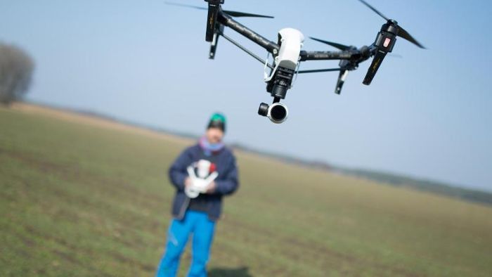 Wildsauen aus der Luft aufspüren - Jäger prüfen Einsatz von Drohnen