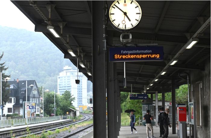 50 Züge betroffen : Dreister Kabeldieb stört Bahnverkehr in Region