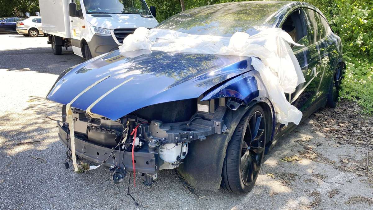 15.000 Euro Schaden an E-Auto: Gas und Bremse verwechselt - Hildburghausen  - inSüdthüringen