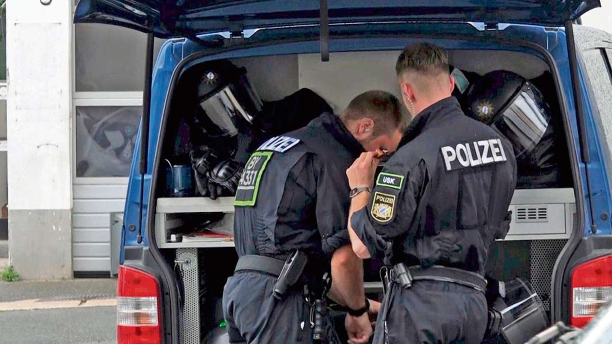 Sonneberg/Neuhaus: Haus in Steinach durchsucht: 20-Jähriger festgenommen