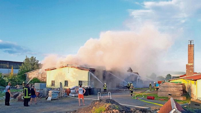 Zwei Verletzte und hoher Schaden nach Brand im Dermbacher Bauhof