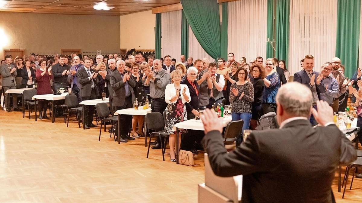 Gleichamberg: Stehende Ovationen für Bürgermeister Günther Köhler
