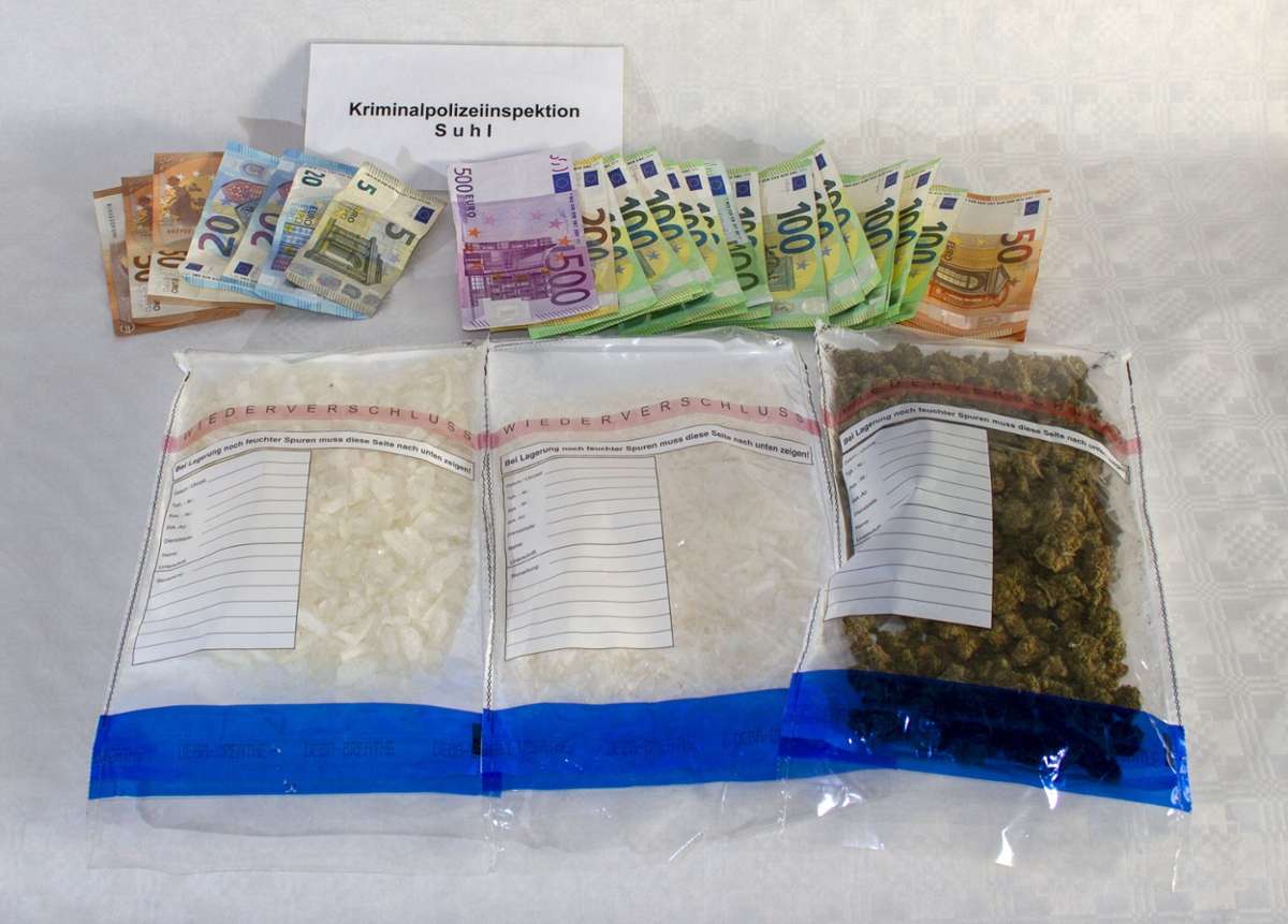 Beschlagnahmtes Geld und Betäubungsmittel. Foto: Polizei