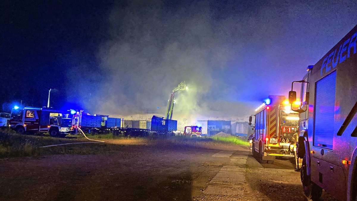 Brand in Gräfinau-Angstedt: Strohballen gingen in Flammen auf