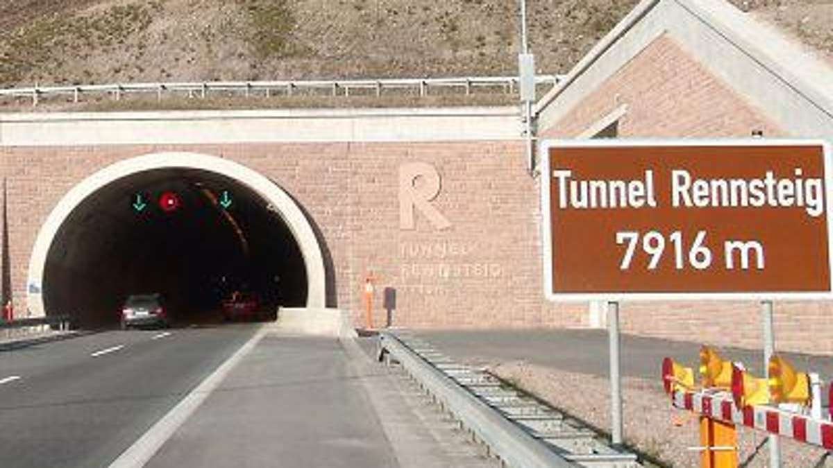 Thüringen: Zu viel getankt: Schleusinger schlängelt sich durch Rennsteigtunnel