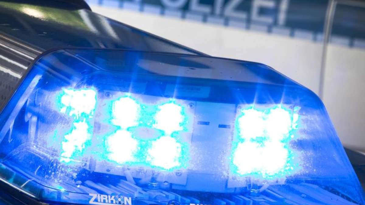 Thüringen: Streit eskaliert: 44-Jähriger bleibt mit Kopf zwischen Gitterstreben hängen