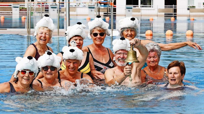 Saisonstart: Eisbären baden vor der Einsiedel-Eröffnung an