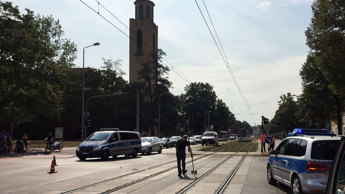 Gotha: Kollision mit Straßenbahn: Auto überschlägt sich