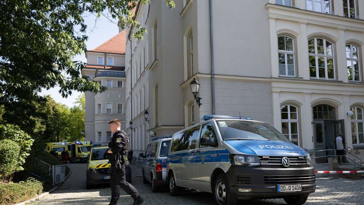 Schule in Bischofswerda: Polizei: 16-jähriger Angreifer hat sich selbst angezündet