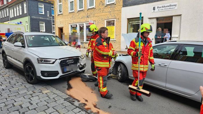 Kreis Hildburghausen: Unfall: Autos stoßen zusammen