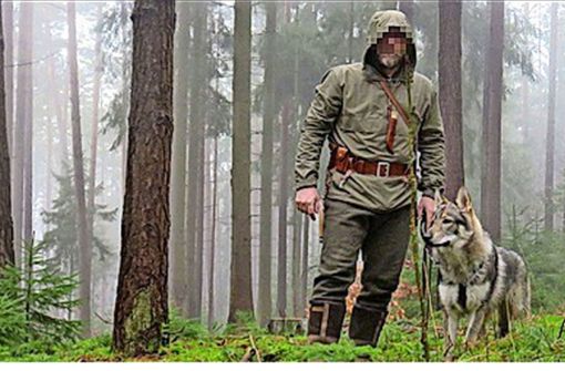 Peter W., der einst in Zillbach lebte, mit seinem Hund „Wolf“ auf einem Foto seiner Internetseite. Foto: Screenshot