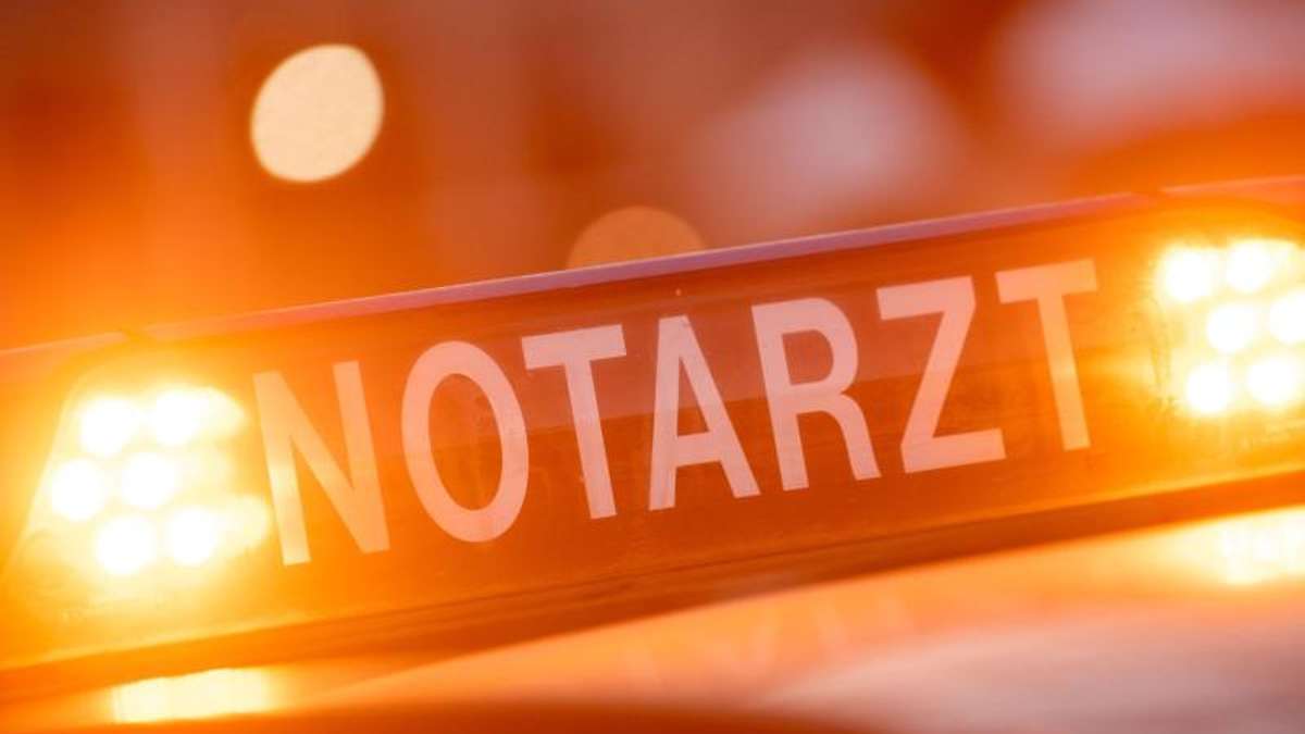 Thüringen: Fahrer nimmt Mann auf Motorhaube und lässt Schwerverletzten liegen