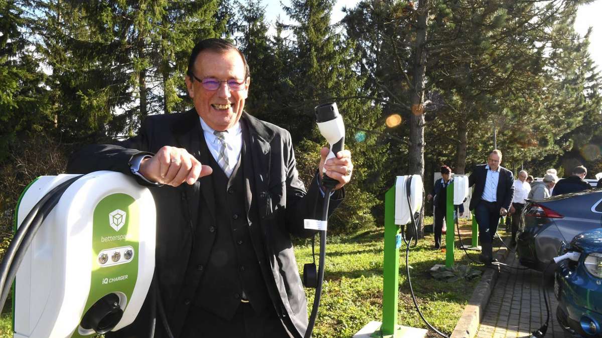 Suhl: Größte Thüringer Stromtankstelle auf Suhler Ringberg eingeweiht
