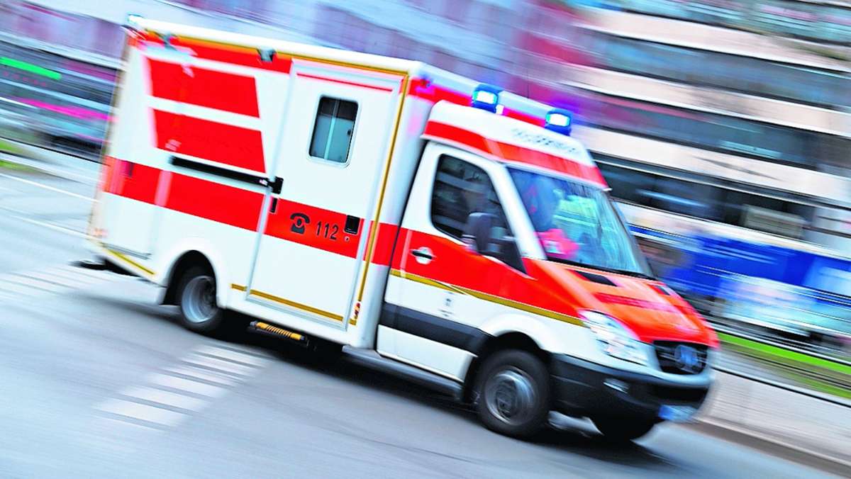 Handgreiflich im Krankenwagen: Polizei muss Rettungssanitäter unterstützen