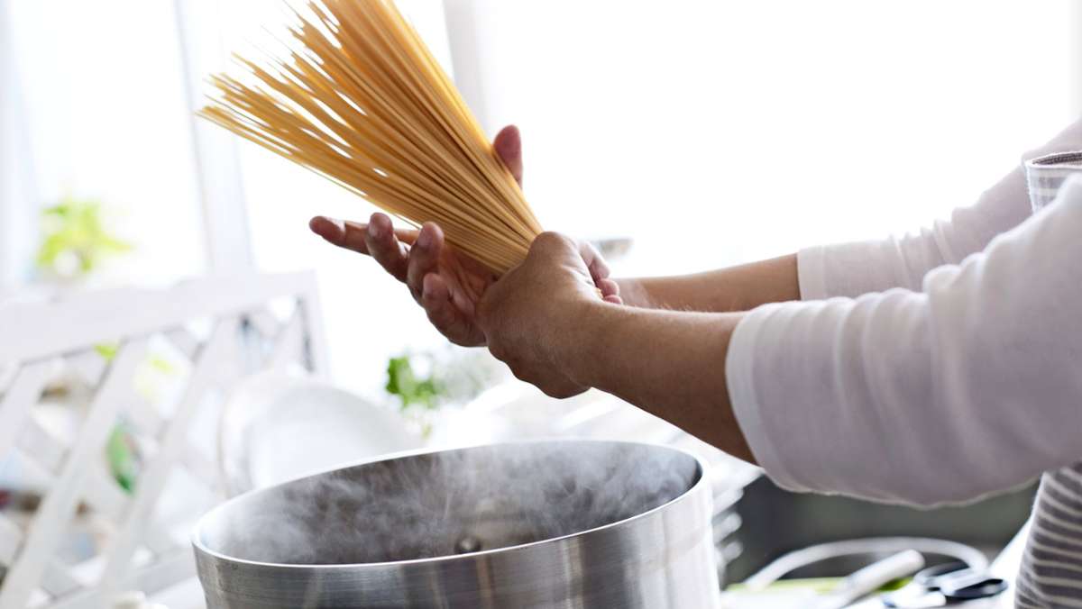 Energiesparen in der Küche: Nudeln kochen und Strom sparen – geht das?
