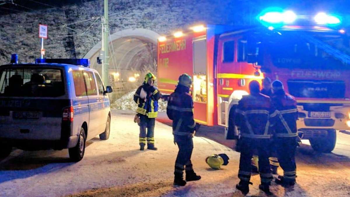 Thüringen: Jugendliche bewerfen ICE mit Steinen: Strecke stundenlang gesperrt