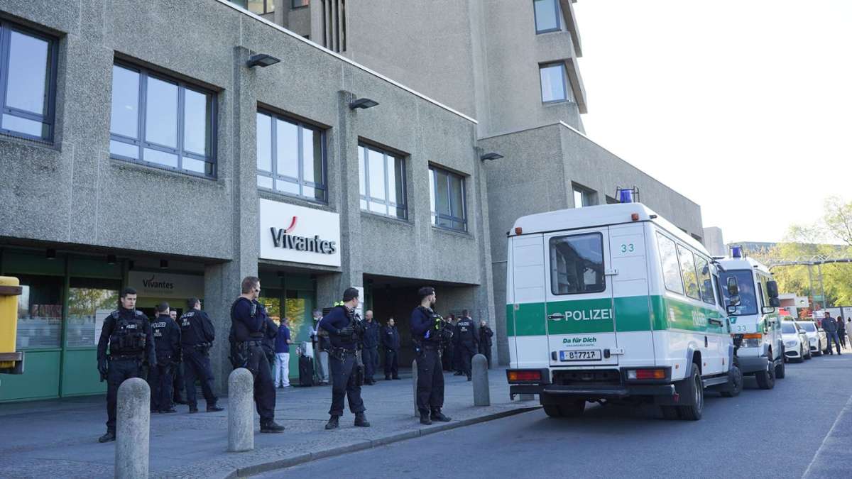 Kriminalität: Berliner Polizisten bewachen Urban-Krankenhaus