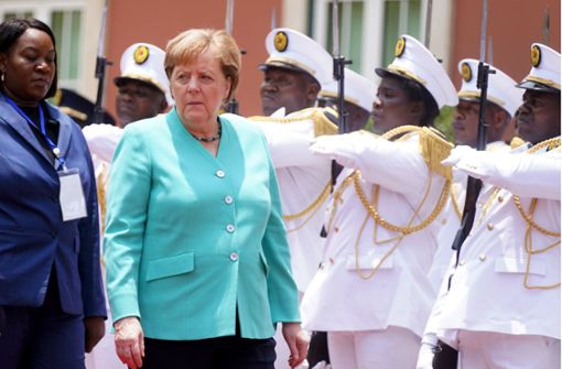 Die damalige Bundeskanzlerin Angela Merkel 2020 auf Afrika-Reise. Foto: picture alliance/dpa/Kay Nietfeld