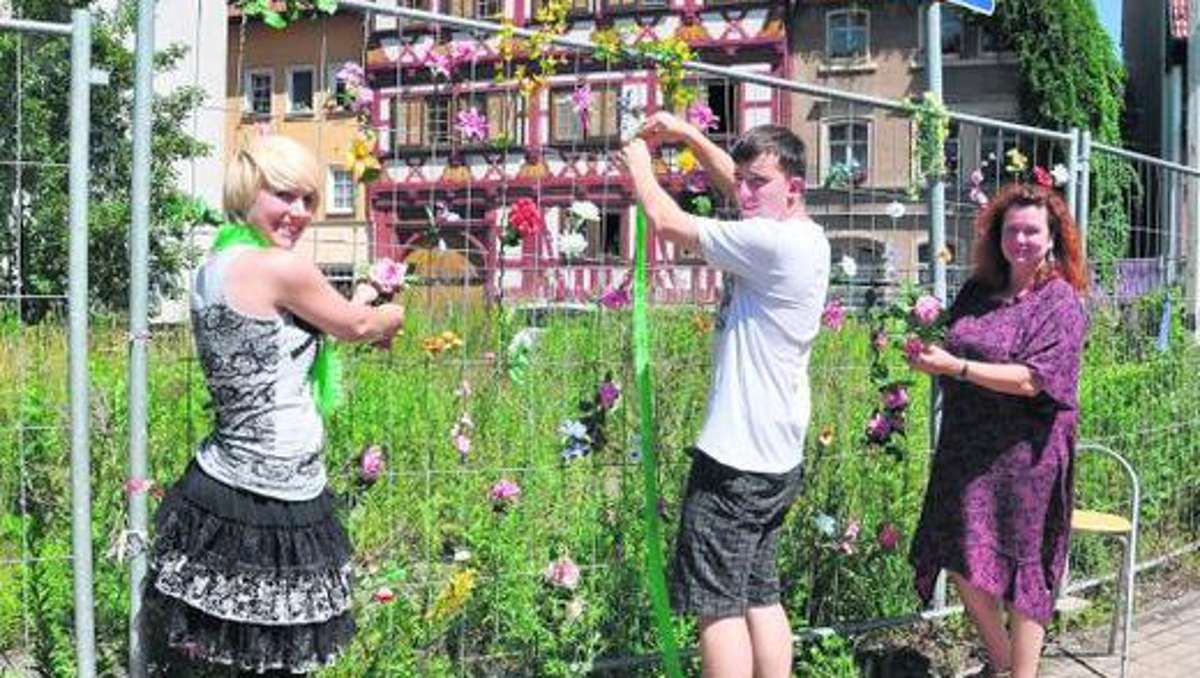 Meiningen: Sommerkleid für den hüllenlosen Zaun