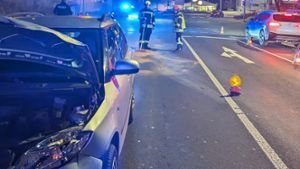 Auto prallt gegen Rettungswagen im Einsatz