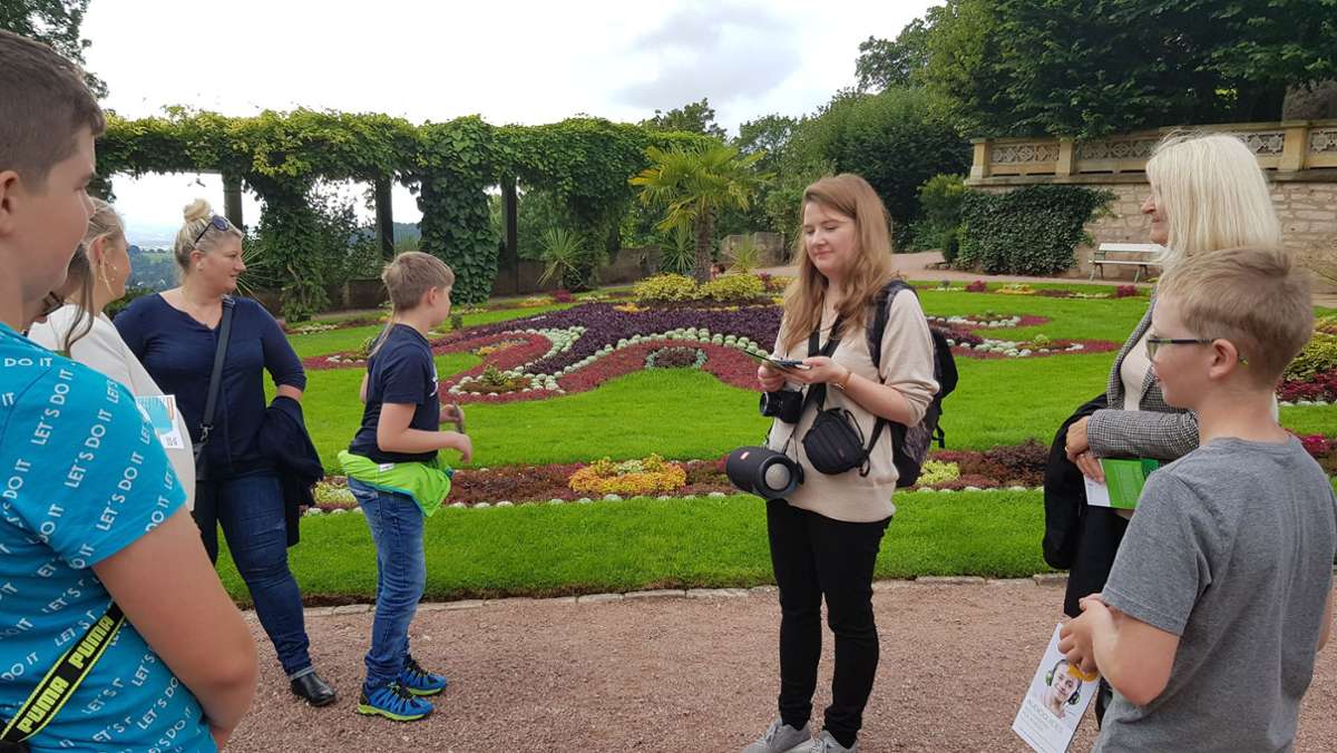 Altensteiner Park: Kinder gehen mit der   Schlosskatze auf Tour