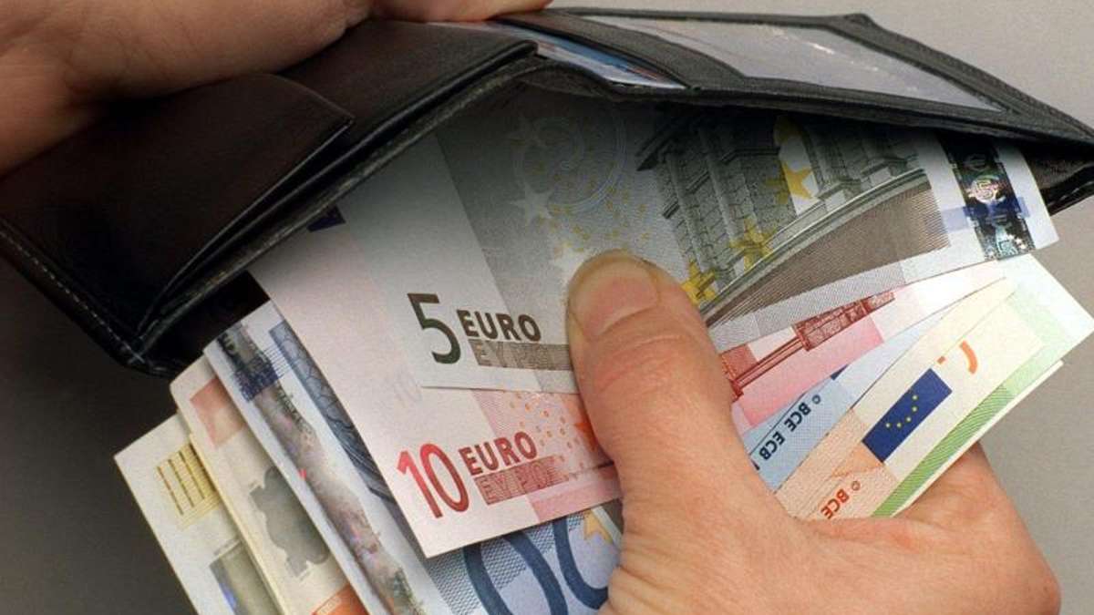Gotha: Geldbörse verloren: Kneipen-Besucher droht Schläge mit Barhocker an