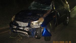 Nicht angeschnallt: Autofahrer aus Wagen geschleudert und verletzt