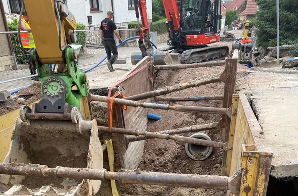 Eine Herausforderung beim Kanalbau in der Übelrodaer Straße waren die begrenzten Platzverhältnisse.                                             Foto: Planungsbüro PROWA