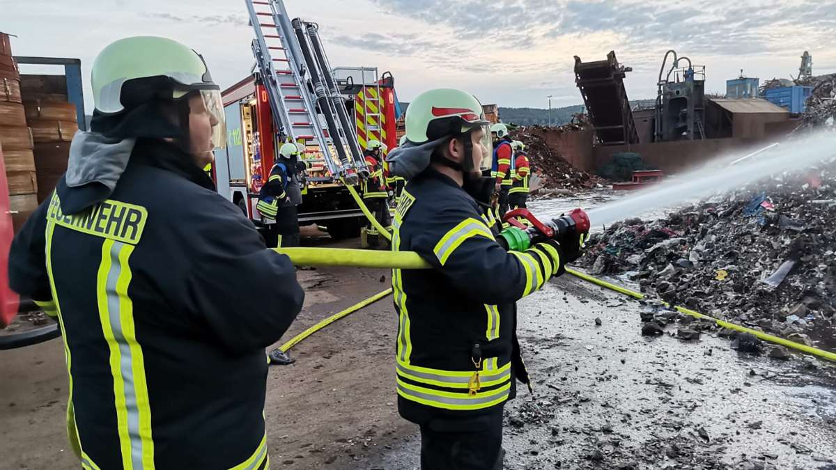 Bad Salzungen: Recyclinghof: 300 Tonnen Material in Brand geraten