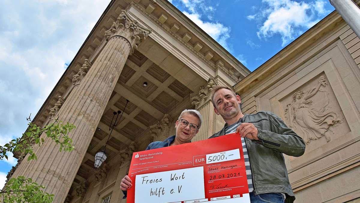 5000 Euro für Freies Wort hilft: Spende für Flutopfer aus ehrenamtlicher Theater-Bewirtung