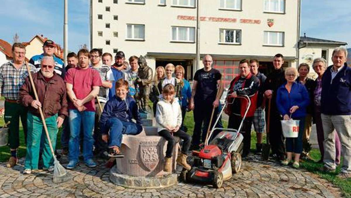 Sonneberg/Neuhaus: Linder putzen ihren Ort: Kampf gegen Knallerbsen