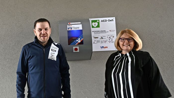 Defibrillator für Römhild: Bank installiert Lebensretter