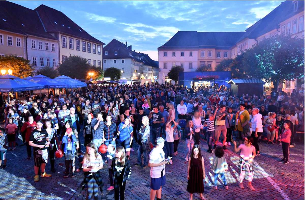 Zur Antenne-Thüringen-Party war die Hildburghäuser Innenstadt am Samstag sehr gut besucht. Foto: Karl-Wolfgang Fleißig