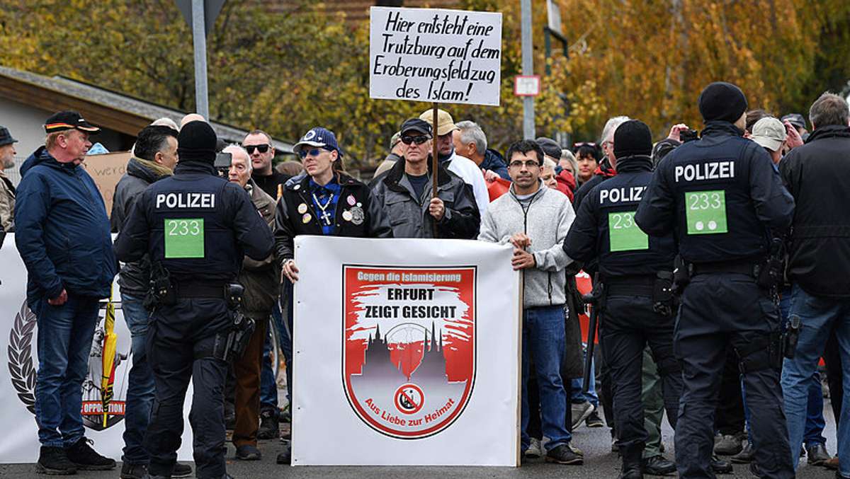 Thüringen: Religionsfreiheit unter Polizeischutz: Demos für und gegen Moschee