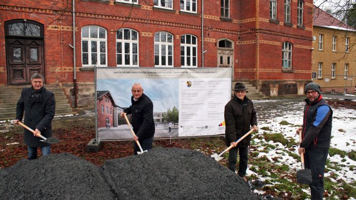 Baubeginn für Schulcampus Neuhaus-Schierschnitz