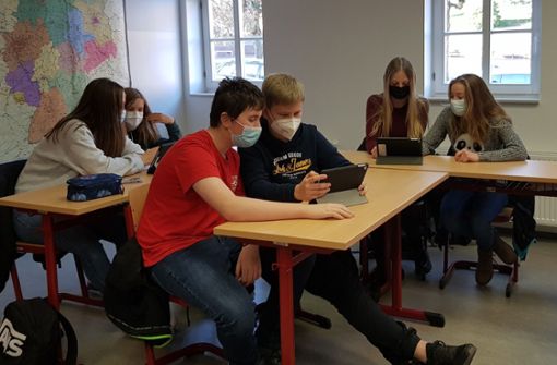 Hochkonzentriert arbeiteten die Schüler in einzelnen Gruppen während des Digi-Camps am Albert-Schweitzer-Gymnasium in Ruhla. Foto: Ilga Gäbler